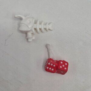 Monster High Toralei Stripe Freaky Field Trip Fish Skeleton & Dice Accessories